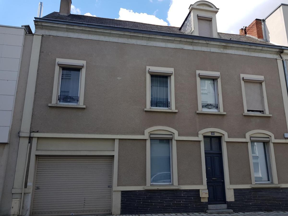 Ferienwohnung 72M² Avec Terrasse Dans Demeure Angevine De 2 Etages Angers Exterior foto